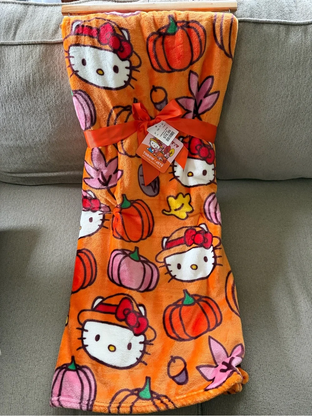 Hello Kitty Fall Pumpkin Plush Throw Blanket 60x70 NWT! 2026